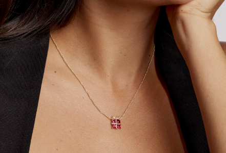 Present Gold Pendent Necklace