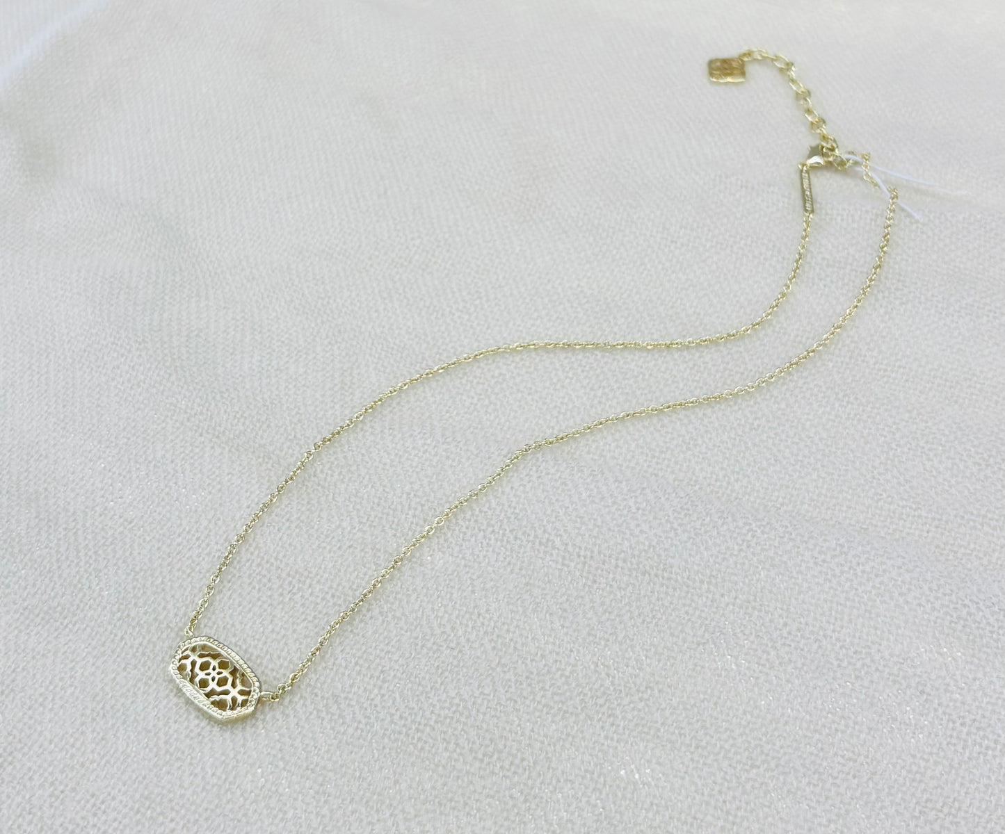 Hallow Kendra Scott Logo Elisa Necklace