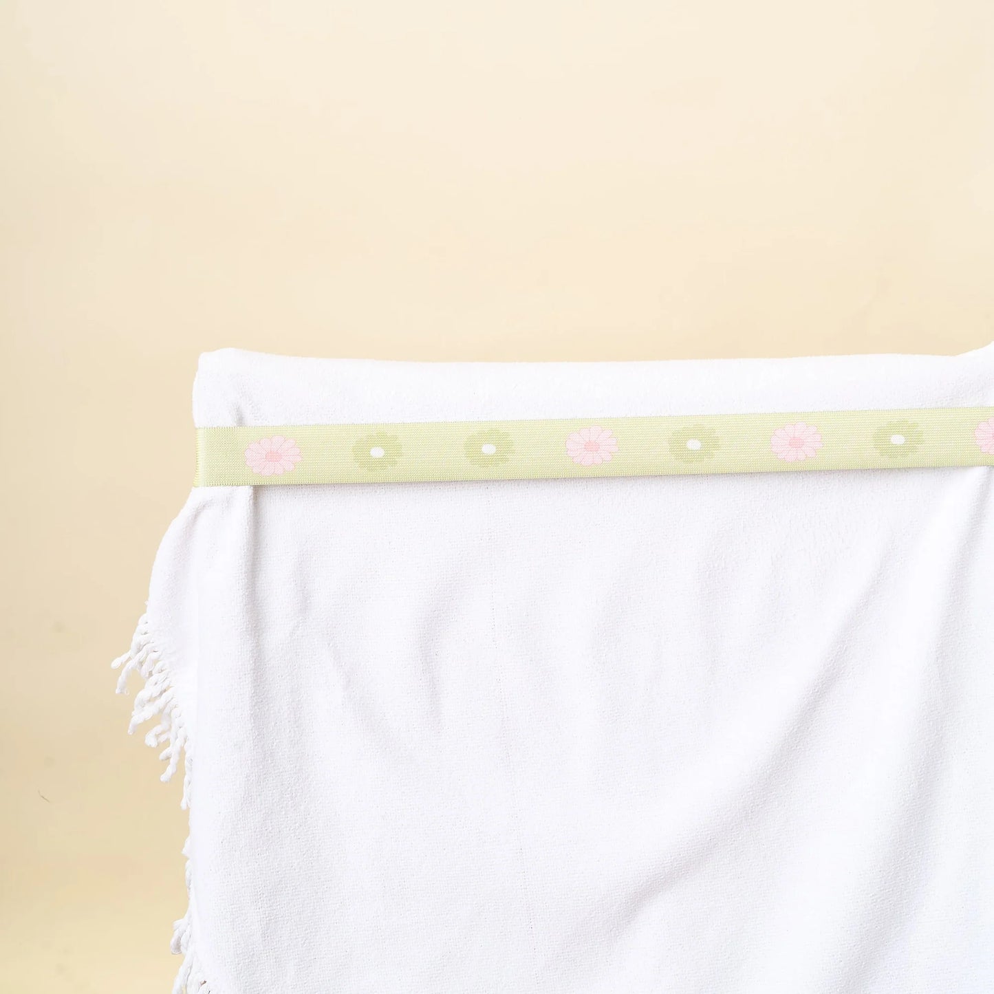 Green Flowers Stay-Put Towel Band