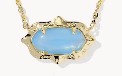 Elisa Scallop Frame Gold Short Pendant Necklace