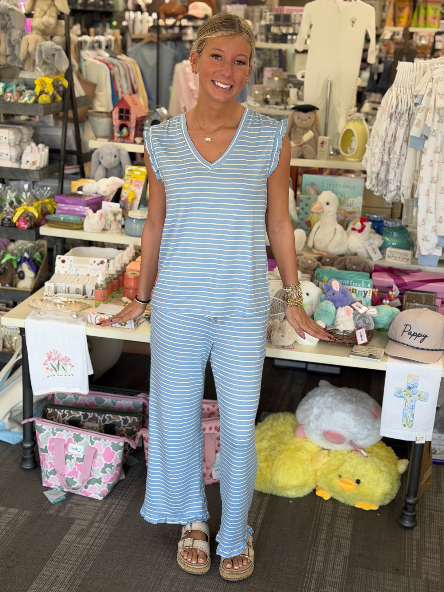 Dream Ruffle V-neck with Cropped Pant