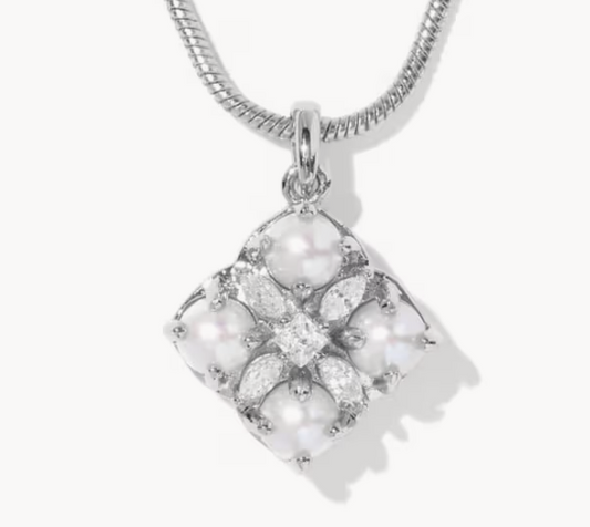Dira Pearl Pendent Necklace