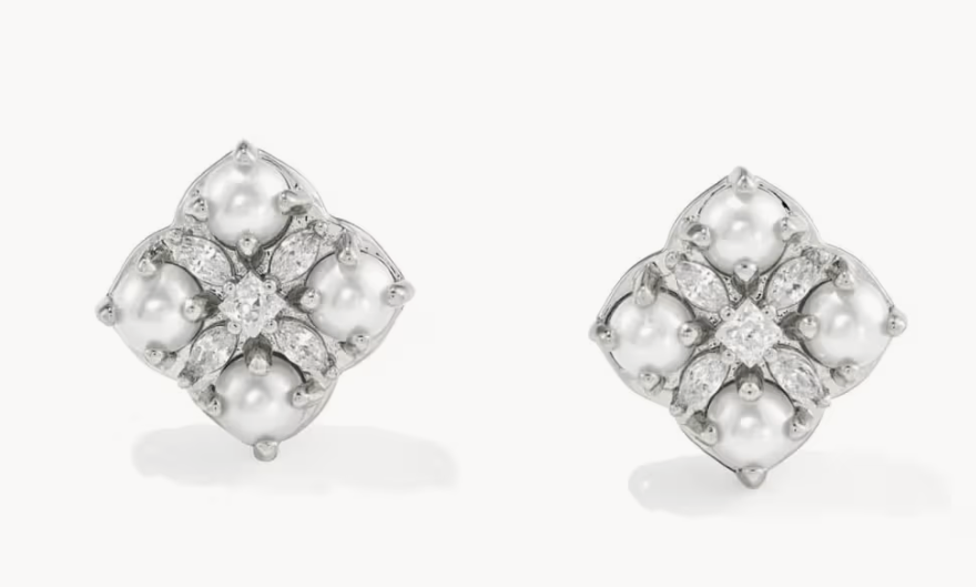 Dira Pearl Studs