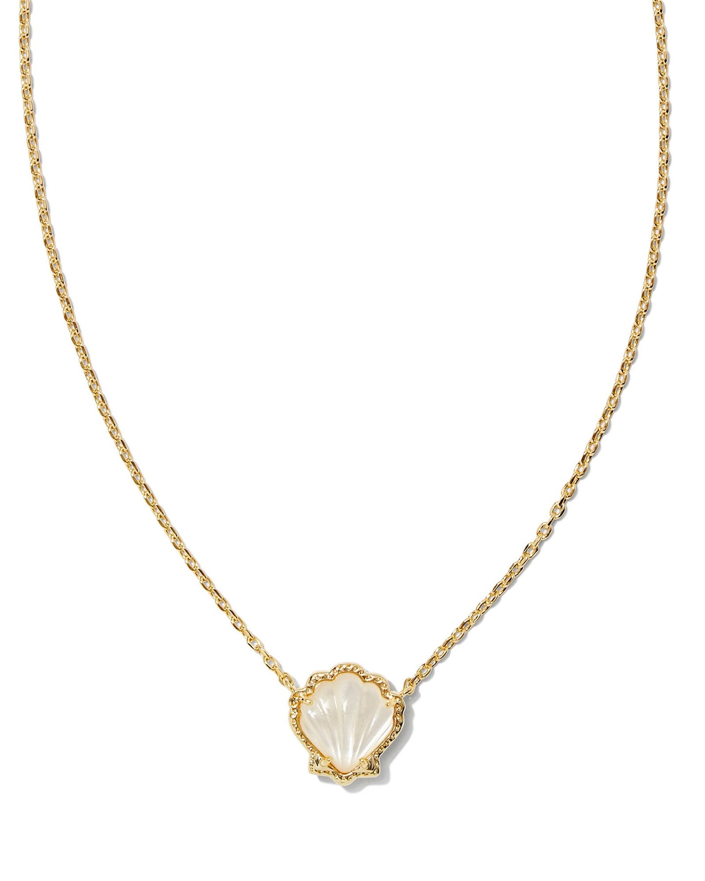 BRYNNE SHELL SHORT PENDANT NECKLACE